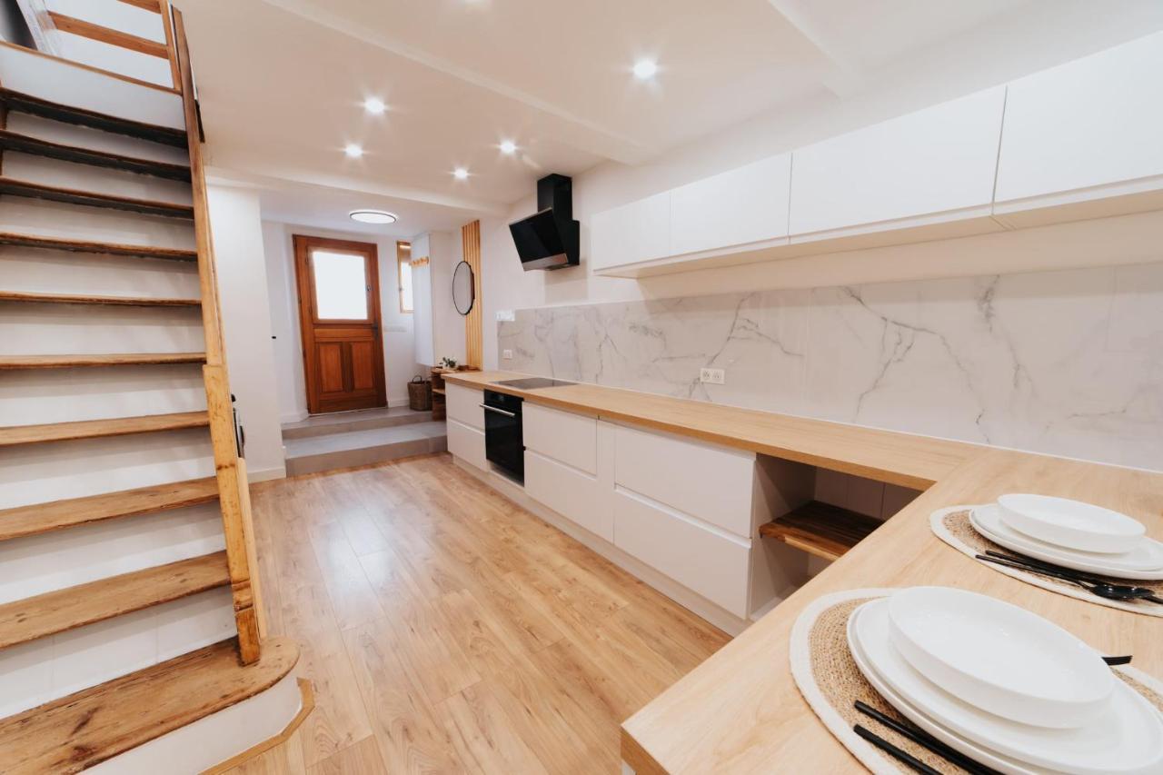 Perfect Family-oriented And Renovated Townhouse In The Old Appartement